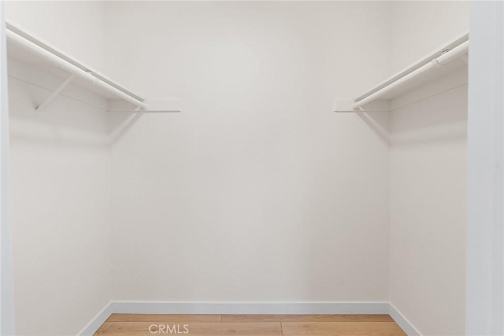 https://media.crmls.org/medias/e2fff062-7528-4c92-ba5a-7b28eadbebc8.jpg?preset=X-Large