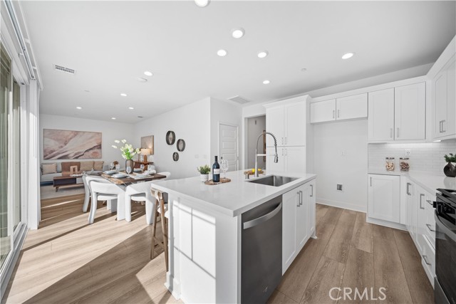 4253 S Heather Privado, Ontario CA: https://media.crmls.org/medias/e3004c8f-8b2e-4dfd-bd1e-c04cc8aca1a7.jpg