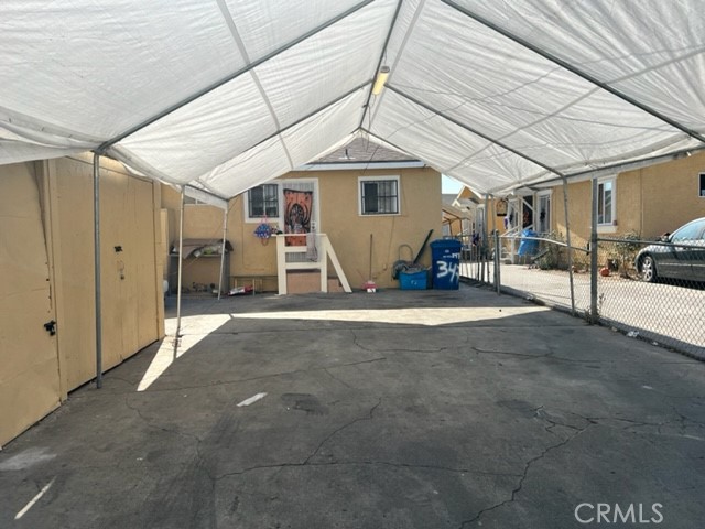 1 Car garage and carport