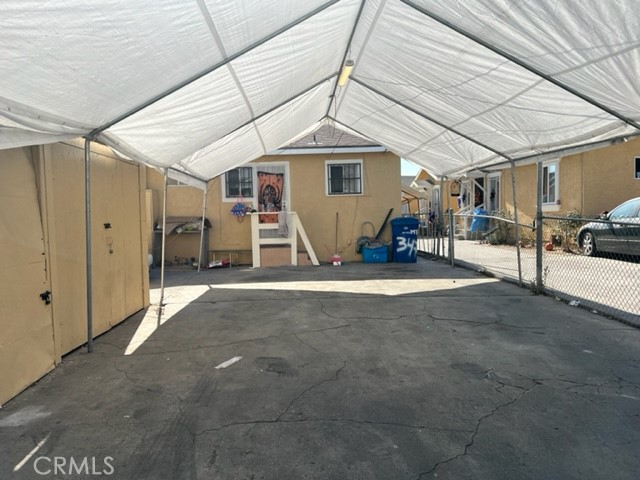 1 Car garage and carport