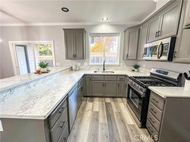 Detail Gallery Image 11 of 43 For 16 Tierra Rosa, Chico,  CA 95973 - 3 Beds | 2 Baths