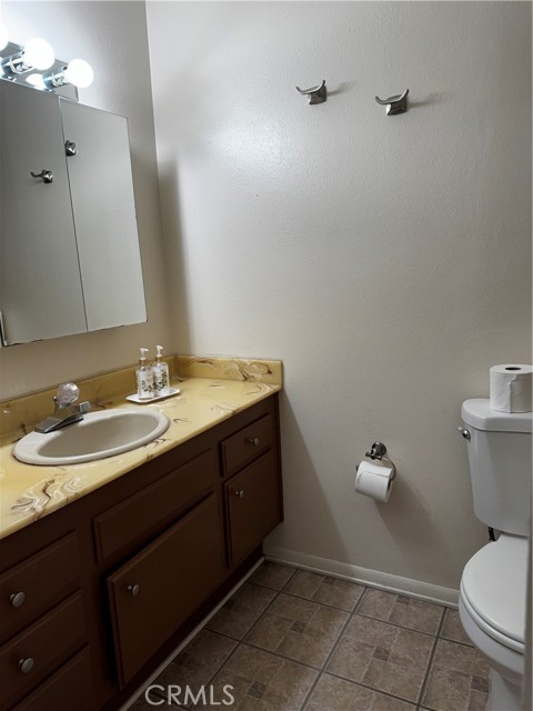 Detail Gallery Image 17 of 23 For 21202 Banff Ln, Huntington Beach,  CA 92646 - 5 Beds | 2 Baths