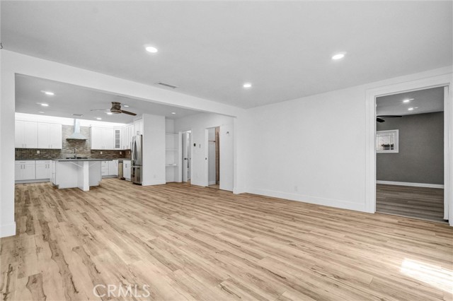 2321 Locust Avenue, Long Beach CA: https://media.crmls.org/medias/e30383ea-f97d-4a7a-b3e1-1b183b2e5dd9.jpg