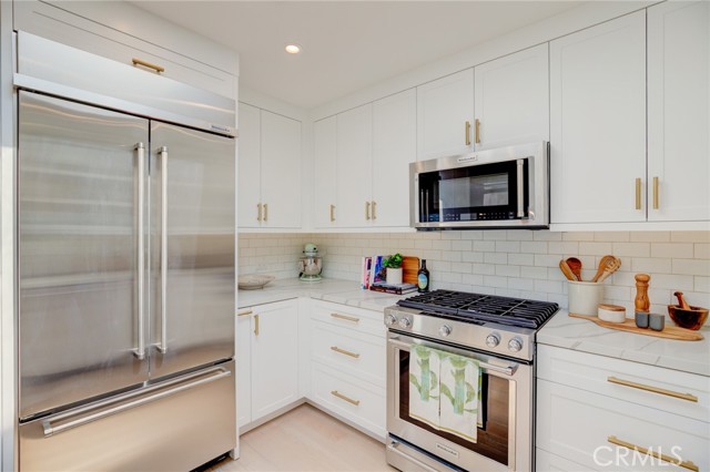 320 23rd Street, Manhattan Beach, California 90266, 3 Bedrooms Bedrooms, ,Residential,Sold,23rd,SB21207459