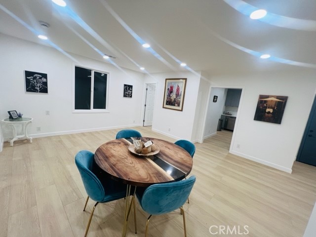https://media.crmls.org/medias/e30411a0-008d-4442-b45b-4af0eb59635d.jpg?preset=X-Large