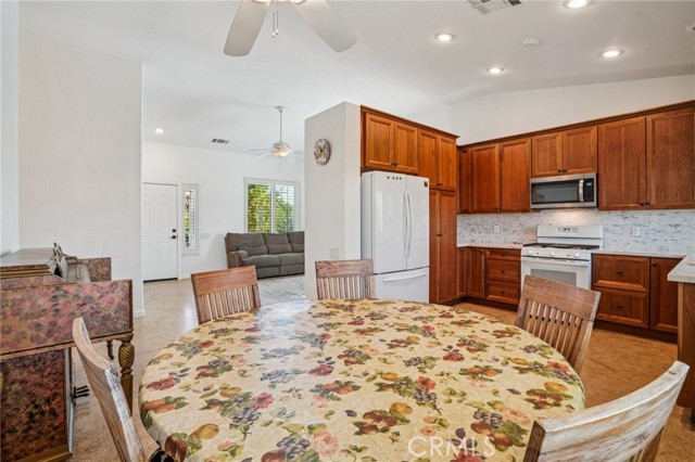 Detail Gallery Image 10 of 31 For 31607 via Ventana, Thousand Palms,  CA 92276 - 3 Beds | 2 Baths