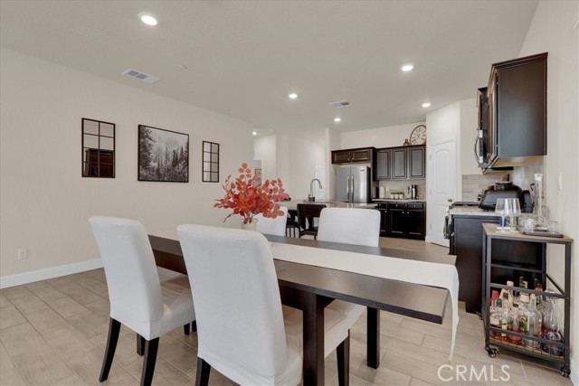 2454 W Mallard Lane, Hanford CA: https://media.crmls.org/medias/e3047949-a6a7-48d3-9cfb-939dd6eaab0f.jpg