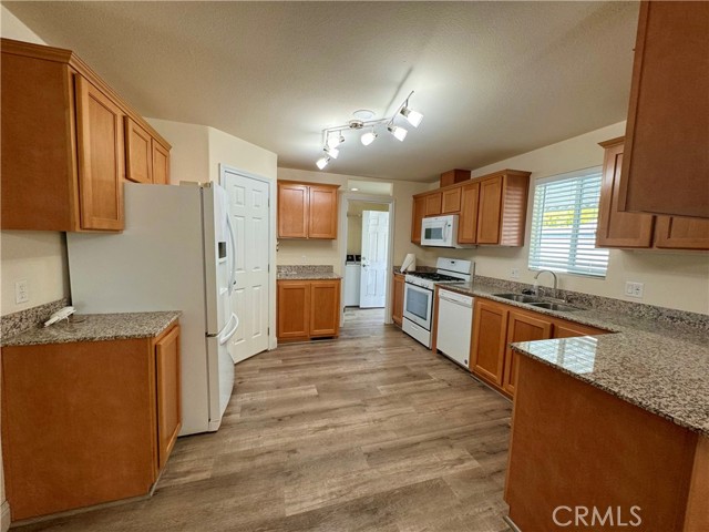 Detail Gallery Image 3 of 40 For 21100 203 S State St #203,  San Jacinto,  CA 92583 - 3 Beds | 2 Baths