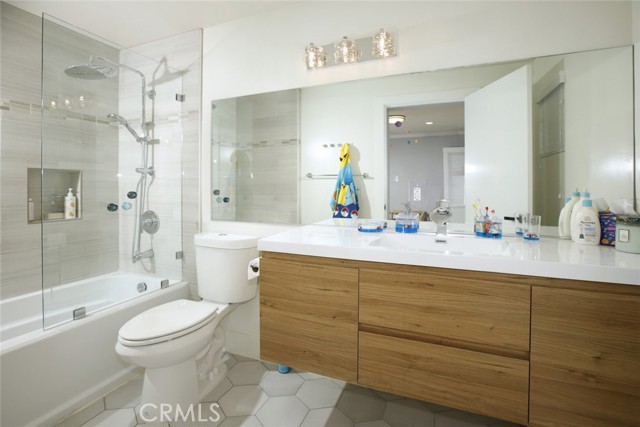 Detail Gallery Image 18 of 45 For 11101 Sarah St, Toluca Lake,  CA 91602 - 6 Beds | 5 Baths