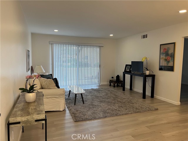 16150 Village 16 photo 3