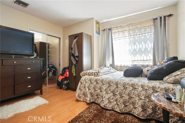 916 W 53rd ST Street, Los Angeles CA: https://media.crmls.org/medias/e30658a8-68fe-466d-afc9-2dae5a4ed6b6.jpg