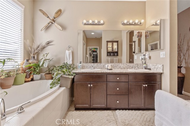 863 Legacy Drive, Lemoore CA: https://media.crmls.org/medias/e306c28e-3923-4053-99e1-6f18a47b7e4e.jpg