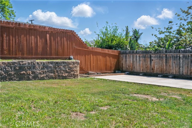 13384 Foothill Boulevard, Sylmar CA: https://media.crmls.org/medias/e307f7ef-8db7-4187-90d1-7e1a7f865ac8.jpg