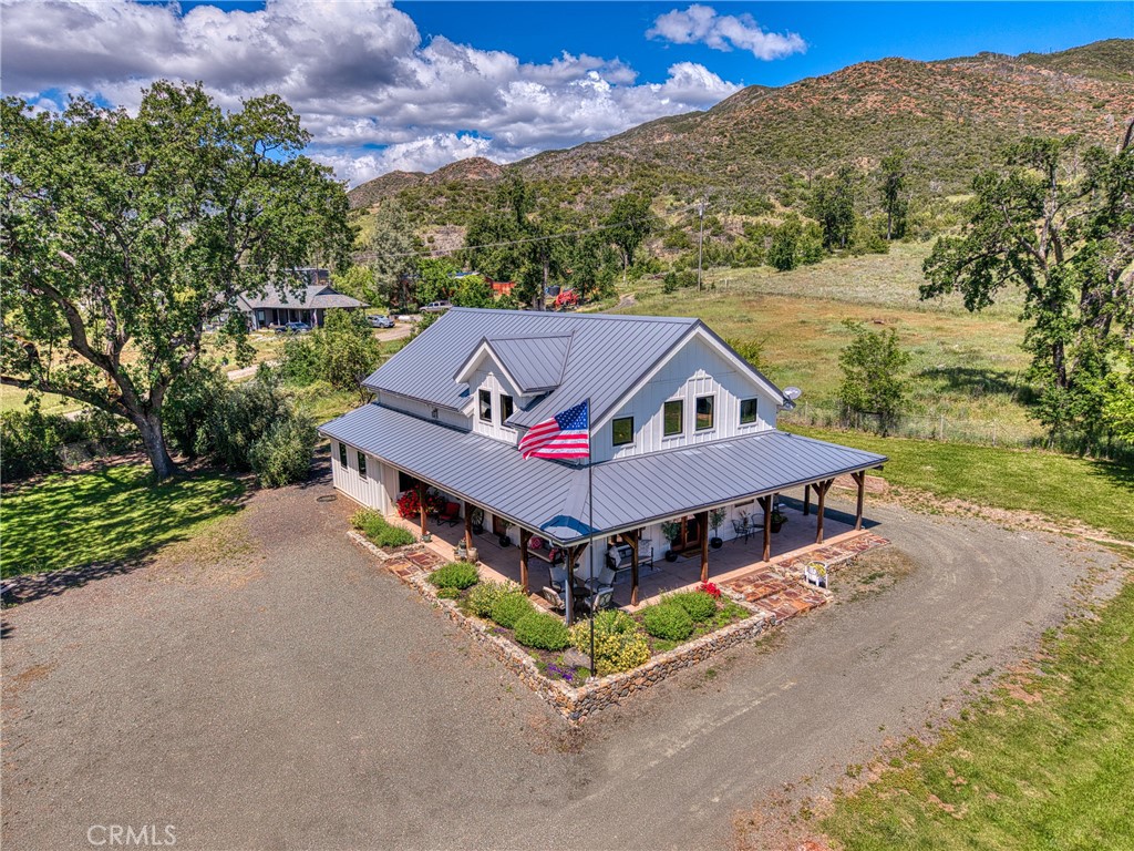 https://media.crmls.org/medias/e308a2e5-3829-4476-8578-d84c152f63a4.jpg?preset=X-Large