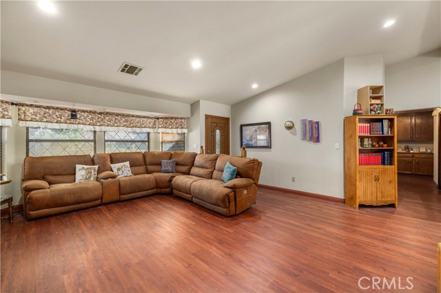 Detail Gallery Image 5 of 27 For 43523 37th Street West, Lancaster,  CA 93536 - 3 Beds | 2 Baths