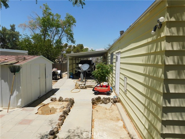 272 Desert Breeze Drive, California City CA: https://media.crmls.org/medias/e308e880-5c95-4f6b-90cc-3cfe84ed87ba.jpg