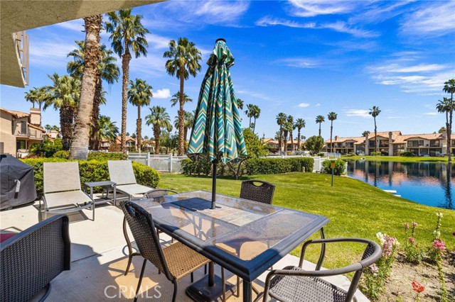 55108 Firestone, La Quinta CA: https://media.crmls.org/medias/e308fb0e-445e-46bc-adc1-474c3cd3700c.jpg