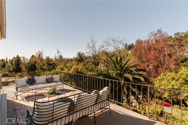 2201 N Hobart Boulevard, Los Angeles CA: https://media.crmls.org/medias/e3095505-008f-451f-a34a-eb1e63854fdc.jpg