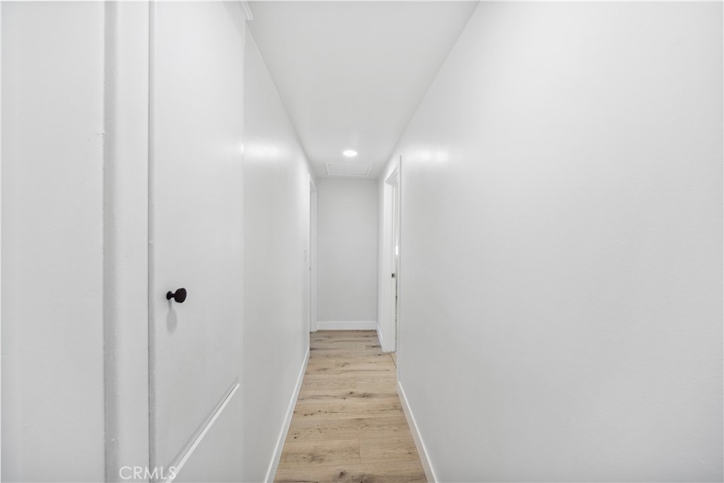 https://media.crmls.org/medias/e30a1afa-bc05-4add-8abd-73fa2df19283.jpg?preset=X-Large