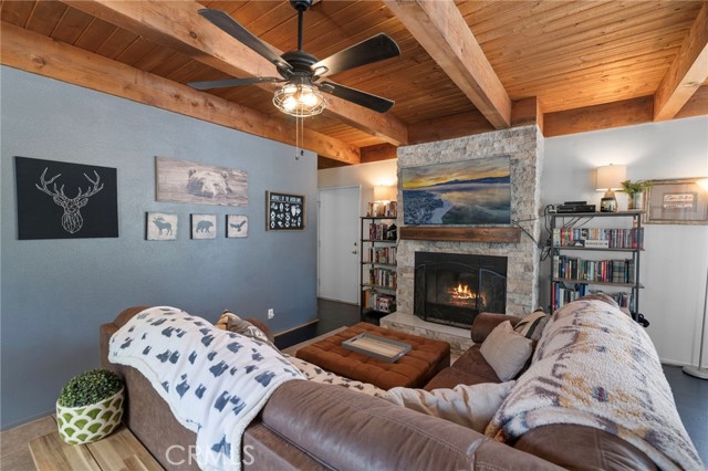 Detail Gallery Image 5 of 28 For 871 Spruce Ln, Big Bear City,  CA 92314 - 2 Beds | 2 Baths