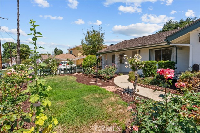 6644 Bianca Avenue, Van Nuys CA: https://media.crmls.org/medias/e30aaa59-73f6-4f7f-9b9a-ba6503955a5f.jpg