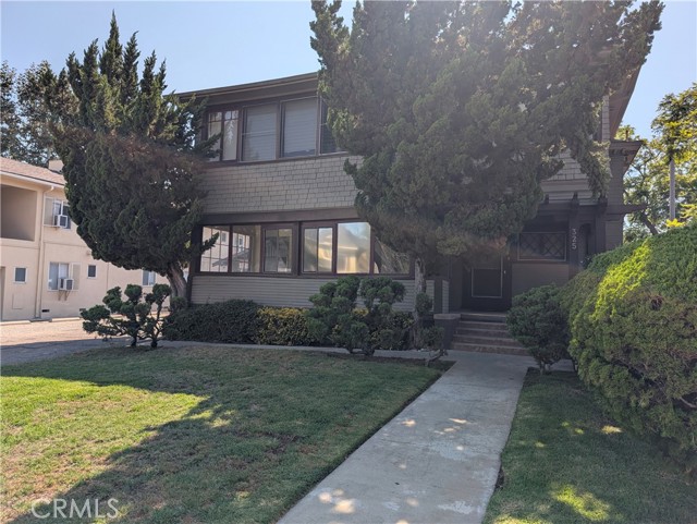 325 S Los Robles Avenue, Pasadena CA: https://media.crmls.org/medias/e30ba52f-52d6-450c-a6a9-d16478ae0f3a.jpg