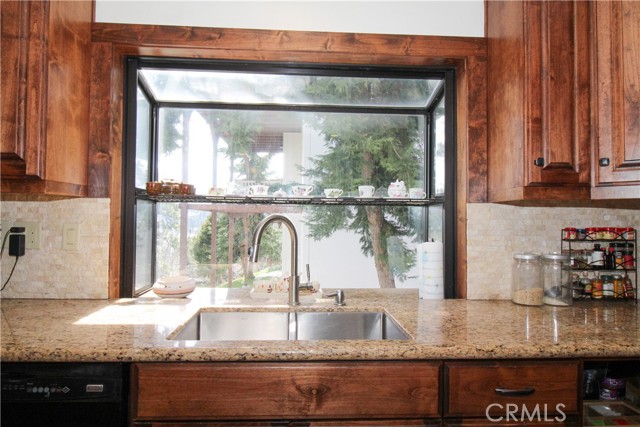 Detail Gallery Image 8 of 50 For 905 Madera Ln, Lake Arrowhead,  CA 92352 - 3 Beds | 2/1 Baths