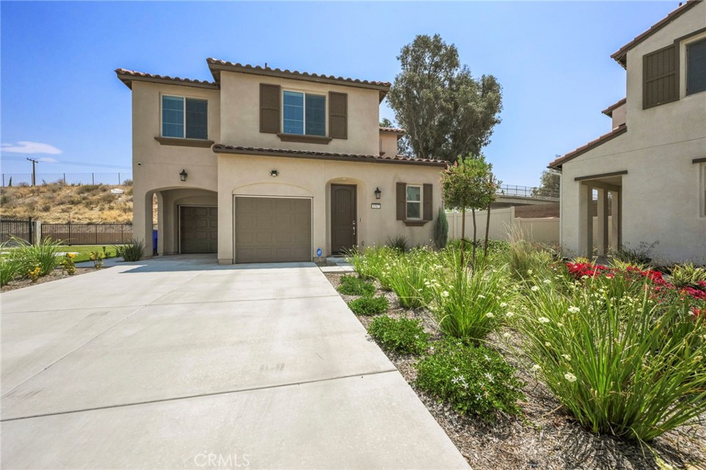 1517 E Laurelwood