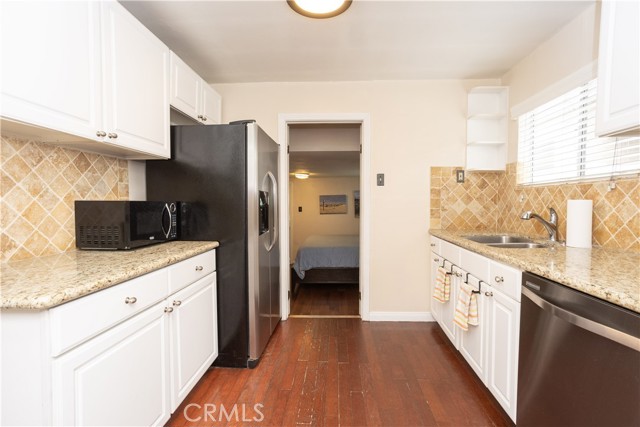 1012 Temple Ave, Long Beach CA: https://media.crmls.org/medias/e30ce27c-2c5c-46c7-b389-cde2d0fb31eb.jpg
