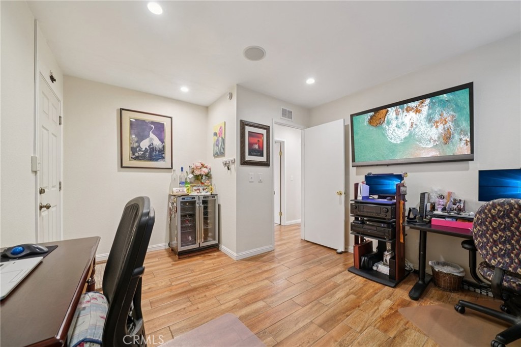 MLS #IV25265290 image #17