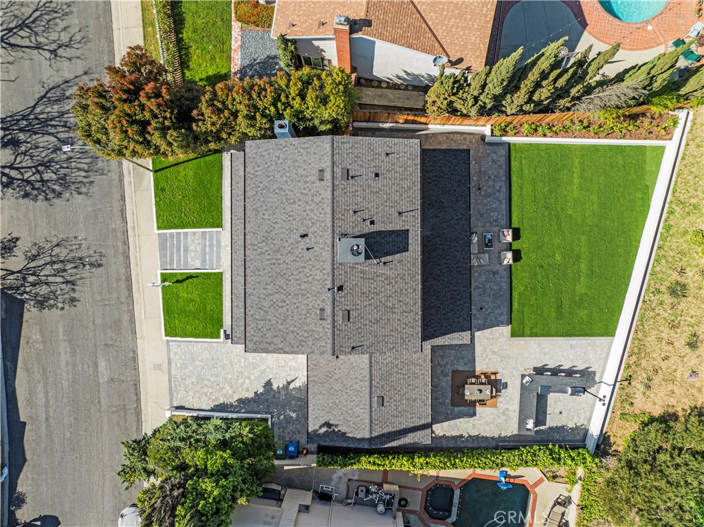 https://media.crmls.org/medias/e30d9e9d-a68d-424c-810a-221181a07e47.jpg?preset=X-Large