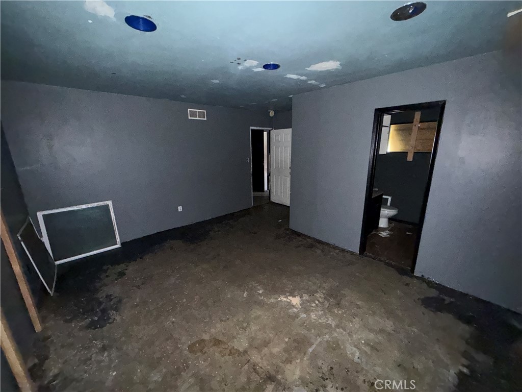 https://media.crmls.org/medias/e30db2cb-91e6-47e4-9919-cfcbd9c3e497.jpg?preset=X-Large