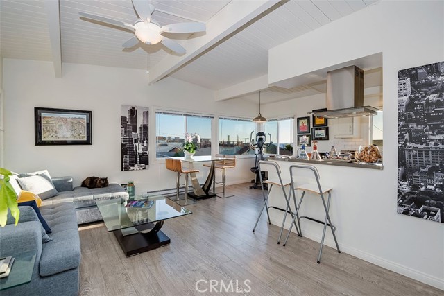 Detail Gallery Image 6 of 19 For 231 Longfellow Ave, Hermosa Beach,  CA 90254 - 4 Beds | 2 Baths