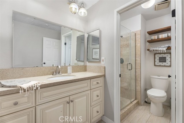 Detail Gallery Image 24 of 40 For 20001 Village Green Dr, Lakewood,  CA 90715 - 4 Beds | 2/1 Baths