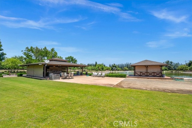 13715 E Nebraska Avenue, Kingsburg CA: https://media.crmls.org/medias/e31116aa-91c7-4584-8bbb-26ec5502d428.jpg