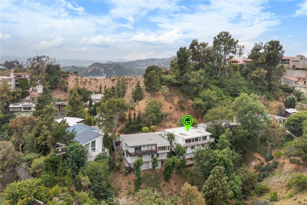 https://media.crmls.org/medias/e3116bd1-637b-4a94-a871-949644ab345d.jpg?preset=X-Large