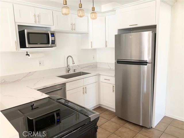 Detail Gallery Image 5 of 10 For 410 N Clark St #J,  Orange,  CA 92868 - 1 Beds | 1 Baths