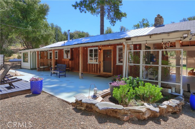 Detail Gallery Image 1 of 55 For 5641 Darrah Rd, Mariposa,  CA 95338 - 2 Beds | 1 Baths