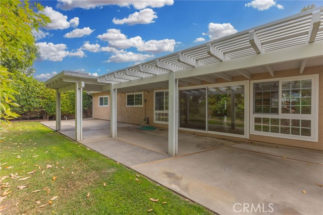 10281 Kings Street, Los Alamitos CA: https://media.crmls.org/medias/e3136d47-f08a-46ec-b56d-c4342aa1169f.jpg