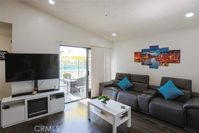 Detail Gallery Image 5 of 44 For 1712 Crystal Canyon, Azusa,  CA 91702 - 2 Beds | 1/1 Baths