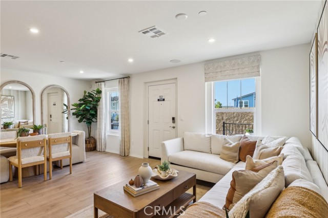 6392 Sierra Vista Lane, Fontana CA: https://media.crmls.org/medias/e314036d-ad57-4c7f-bb0f-5e7c7948d235.jpg