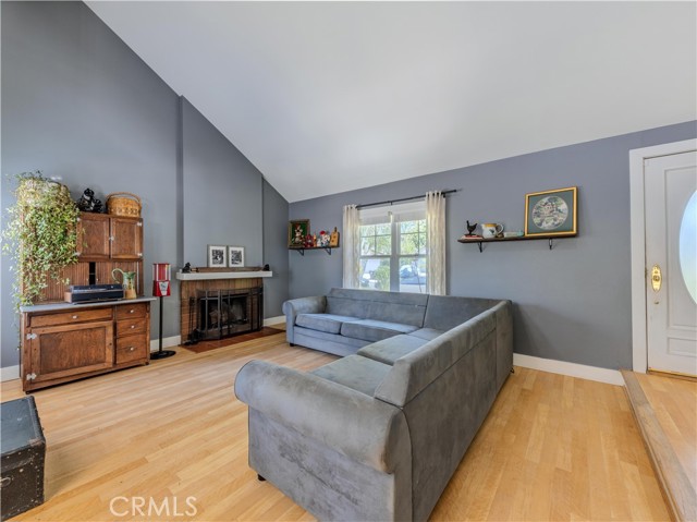 Detail Gallery Image 5 of 22 For 23209 via Barra, Valencia,  CA 91355 - 4 Beds | 3 Baths