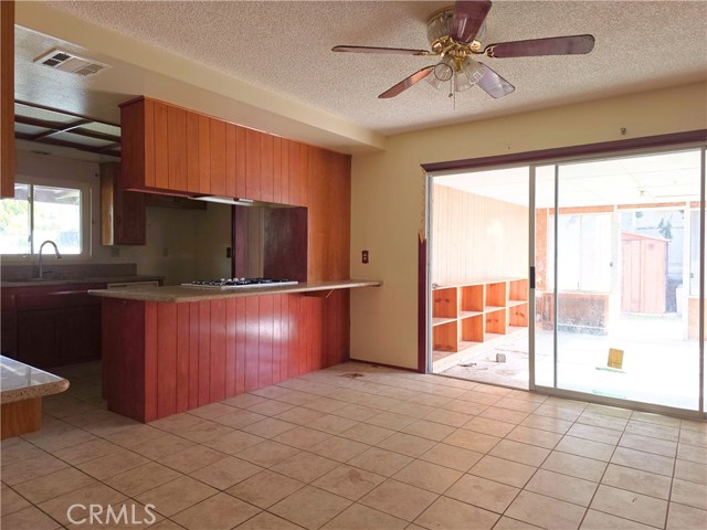 Detail Gallery Image 11 of 33 For 25845 Holly Vista, San Bernardino,  CA 92404 - 3 Beds | 2 Baths