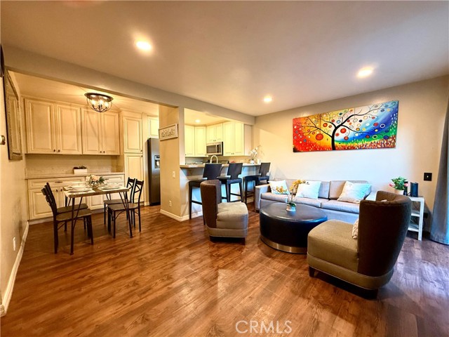 Detail Gallery Image 4 of 31 For 1371 S Walnut St #3006,  Anaheim,  CA 92802 - 2 Beds | 1/1 Baths