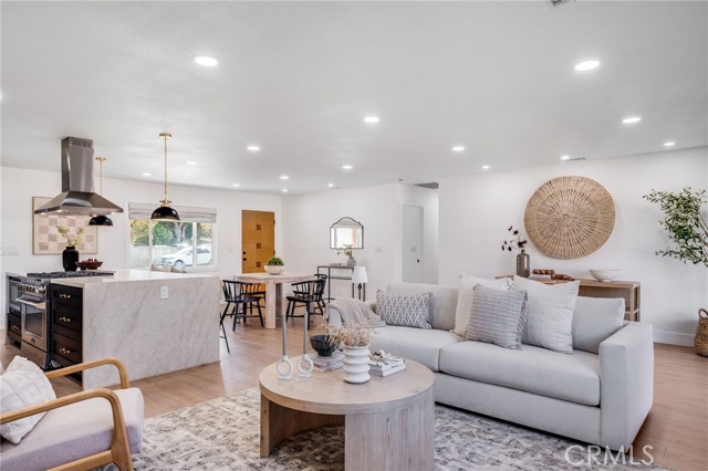 Detail Gallery Image 5 of 25 For 1608 Elm, Costa Mesa,  CA 92626 - 4 Beds | 2 Baths