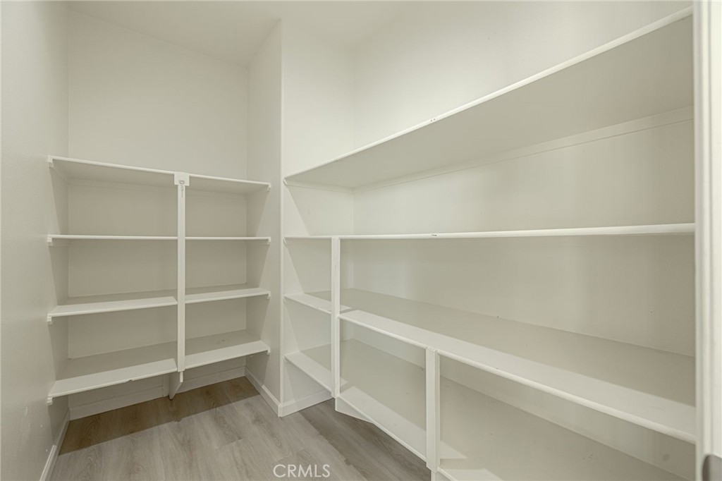 https://media.crmls.org/medias/e31511e2-62e9-4429-b6df-75978cb2b283.jpg?preset=X-Large