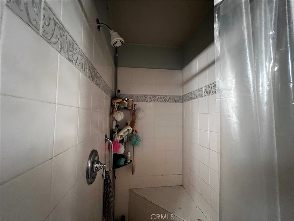 https://media.crmls.org/medias/e3162e7d-b28c-4e5f-9434-0cf36df6619b.jpg?preset=X-Large