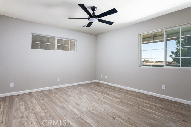 7087 W Avenue A, Rosamond CA: https://media.crmls.org/medias/e316d683-4055-426b-a365-18e17f35c5b0.jpg