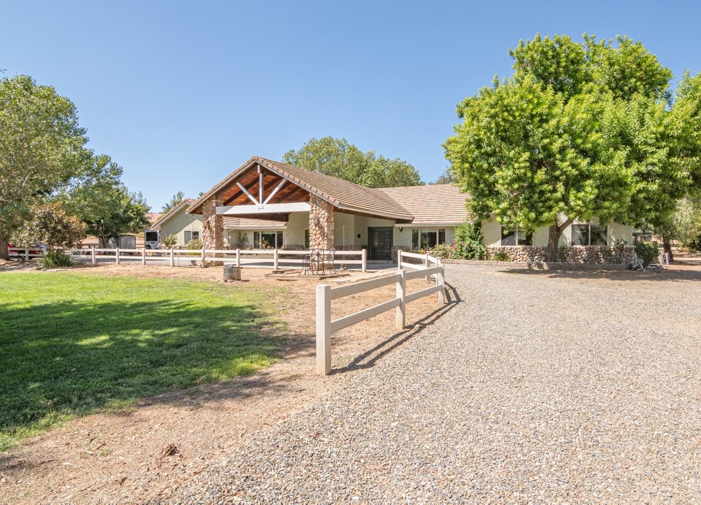 Detail Gallery Image 4 of 63 For 20450 Avenida Castilla, Murrieta,  CA 92562 - 4 Beds | 2/1 Baths