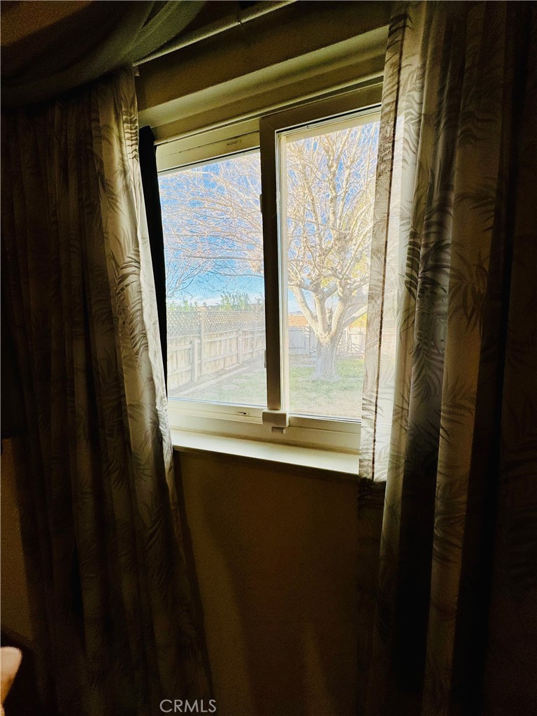 https://media.crmls.org/medias/e317c5a3-84ee-4213-b06b-686bacc21ba0.jpg?preset=X-Large